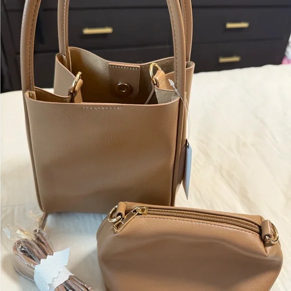 Elegant Black and Tan Women's Handbag Set - Picture 6 of 8